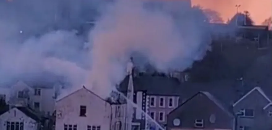 Hỏa hoạn t&agrave;n ph&aacute; t&ograve;a nh&agrave; lịch sử ở Bắc Ireland  - Ảnh 1.