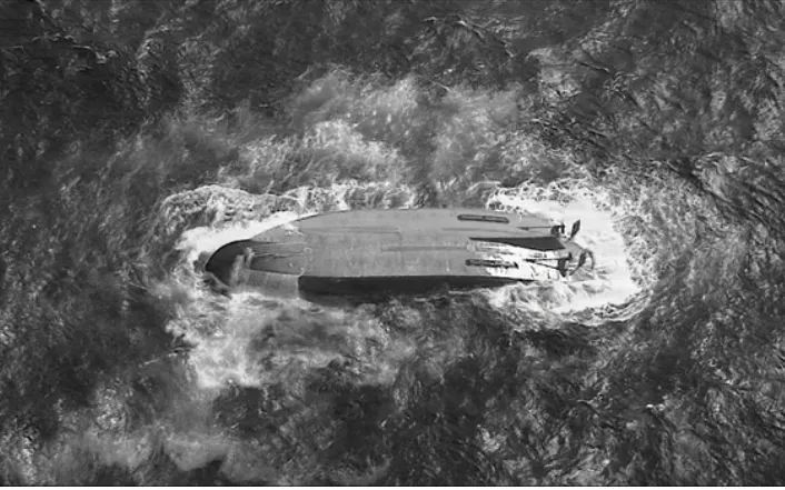 Con tàu bị lật ở ngoài khơi Saipan, ngày 18/4/2026 (Ảnh: Lực lượng Bảo vệ bờ biển Mỹ)