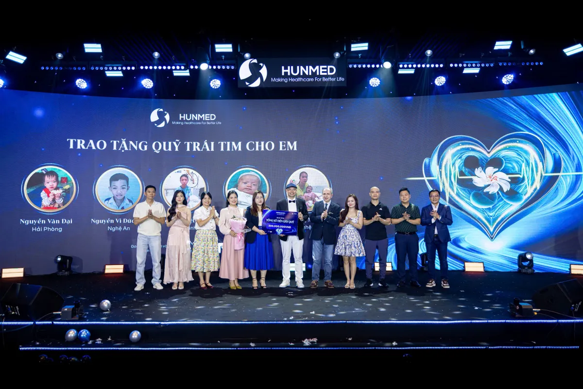 Hunmed trao hỗ trợ 300 triệu đồng cho chương tr&igrave;nh Tr&aacute;i tim cho em- Ảnh 9.