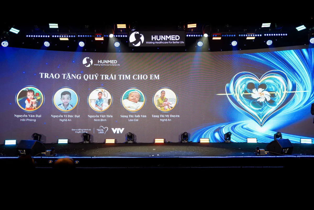 Hunmed trao hỗ trợ 300 triệu đồng cho chương tr&igrave;nh Tr&aacute;i tim cho em- Ảnh 5.