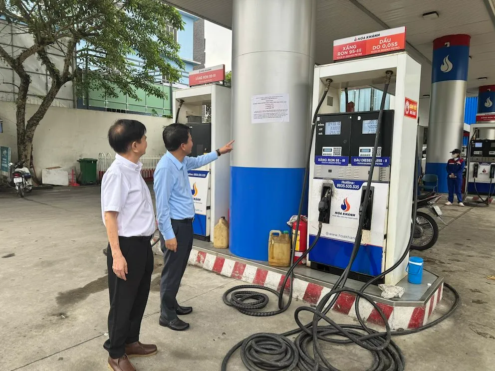 Vi phạm quy định dự trữ xăng dầu, 3 thương nh&acirc;n đầu mối lĩnh phạt 390 triệu đồng- Ảnh 1.