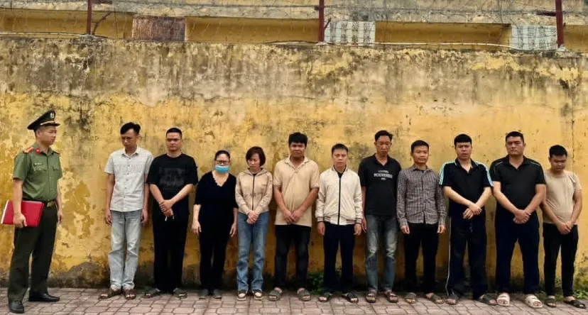 Hưng Y&ecirc;n: Khởi tố 11 bị can cấu kết với người nước ngo&agrave;i tổ chức đ&aacute;nh bạc qua mạng - Ảnh 1.