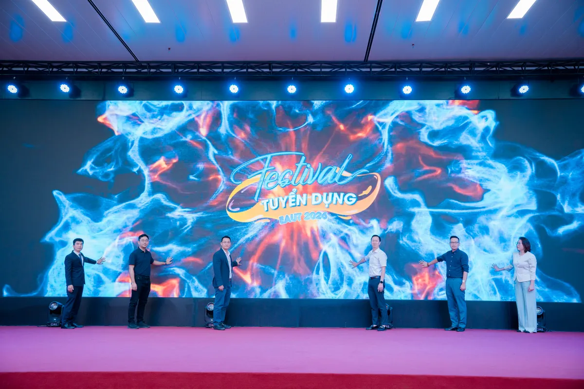 Festival tuyển dụng EAUT 2026: Kết nối gi&aacute;o dục &ndash; doanh nghiệp, mở rộng cơ hội việc l&agrave;m cho sinh vi&ecirc;n - Ảnh 4.