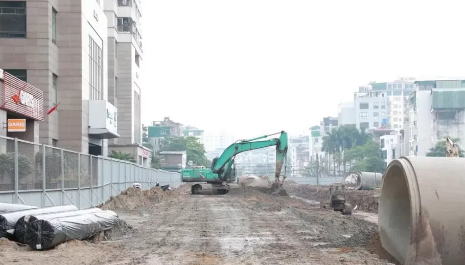 H&agrave; Nội y&ecirc;u cầu th&aacute;o gỡ vướng mắc, đẩy nhanh tiến độ c&aacute;c dự &aacute;n trọng điểm - Ảnh 1.