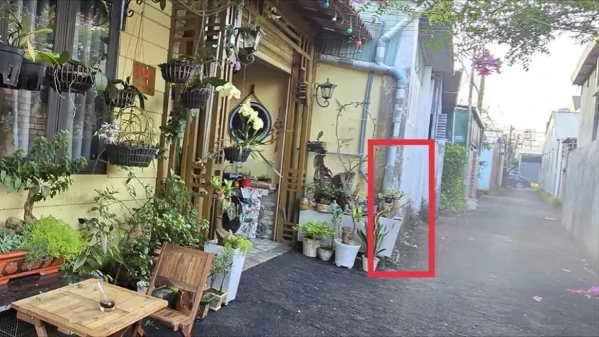 Tranh c&atilde;i chậu c&acirc;y chiếm lối đi, người đ&agrave;n &ocirc;ng bị h&agrave;ng x&oacute;m đ&aacute;nh bất tỉnh - Ảnh 1.