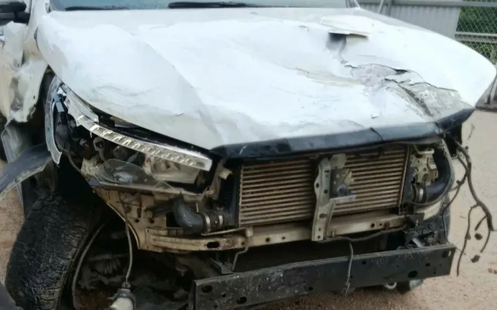 Chiếc ô tô hư hỏng nặng sau tai nạn. (ảnh: LĐ)
