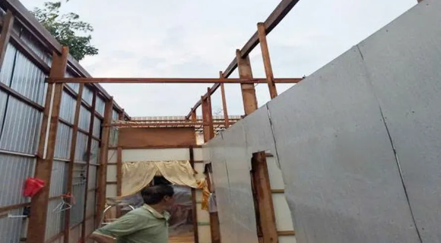 Mưa lớn k&egrave;m d&ocirc;ng lốc l&agrave;m 47 căn nh&agrave; ở Đồng Th&aacute;p bị tốc m&aacute;i  - Ảnh 1.