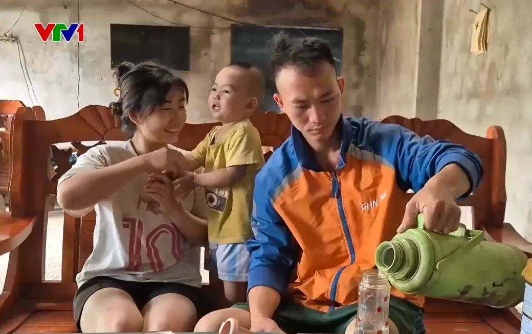 Tuy&ecirc;n Quang: Nguồn nước sinh hoạt bị &ocirc; nhiễm, người d&acirc;n vẫn phải d&ugrave;ng để ăn uống, pha sữa cho con - Ảnh 3.