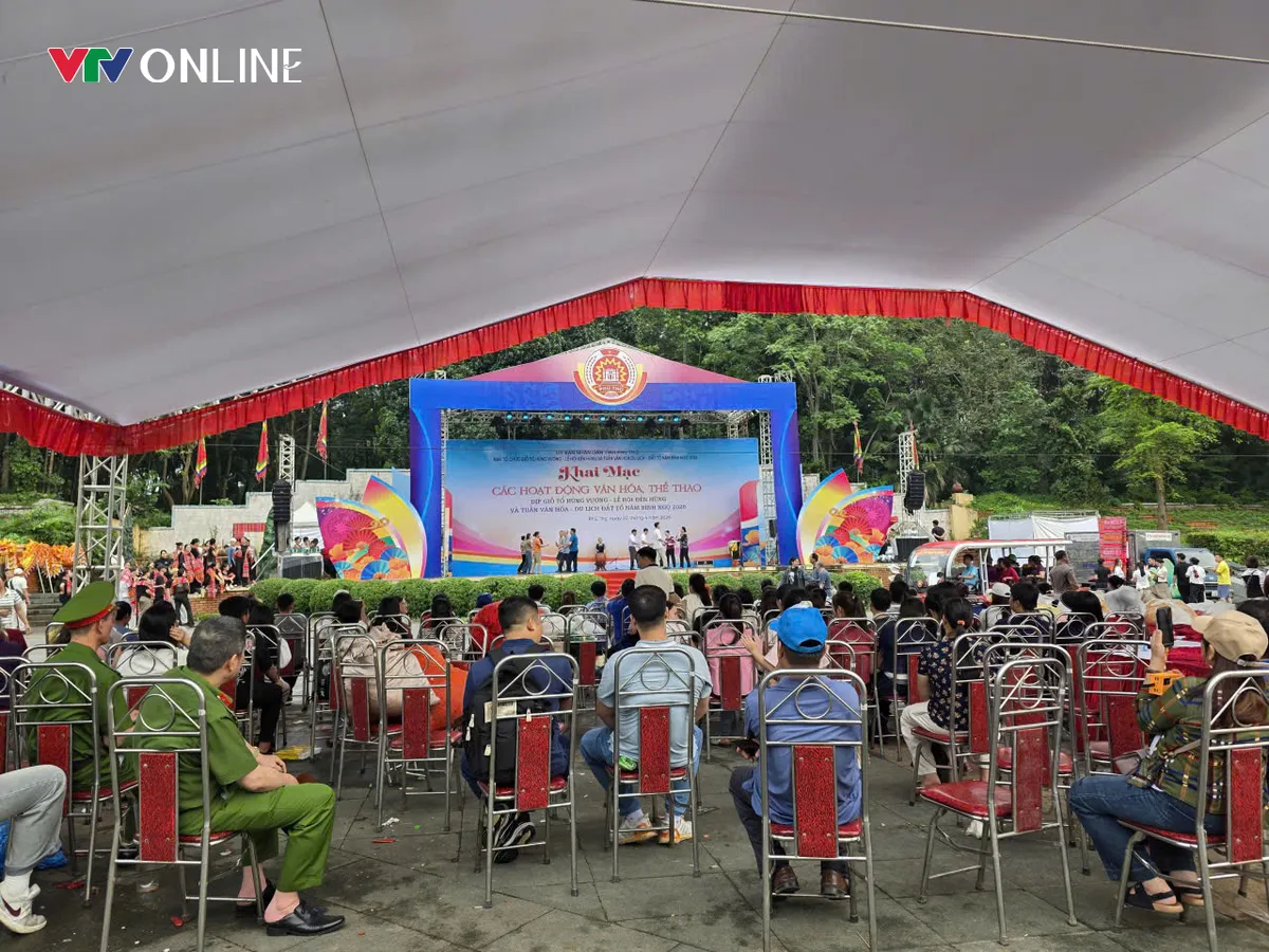 Đền H&ugrave;ng đ&oacute;n h&agrave;ng vạn du kh&aacute;ch trong 3 ng&agrave;y đầu Lễ hội - Ảnh 4.