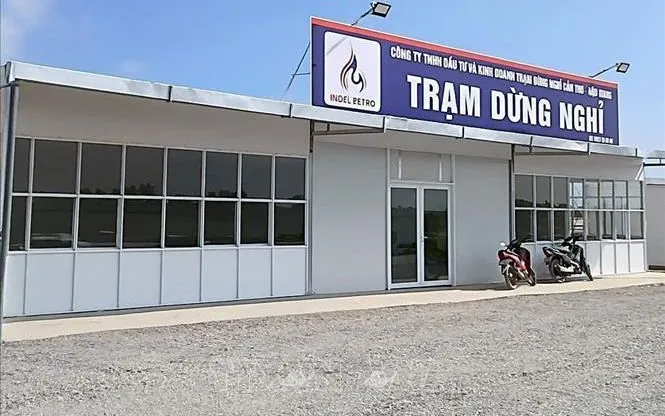 Trạm dừng nghỉ trên cao tốc Cần Thơ - Cà Mau. Ảnh tư liệu: TTXVN 