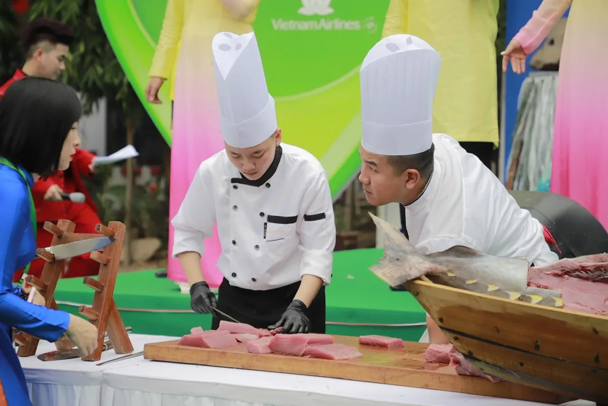 C&aacute; ngừ đại dương trở th&agrave;nh điểm nhấn h&uacute;t kh&aacute;ch dịp 30-4 tại Đắk Lắk - Ảnh 1.