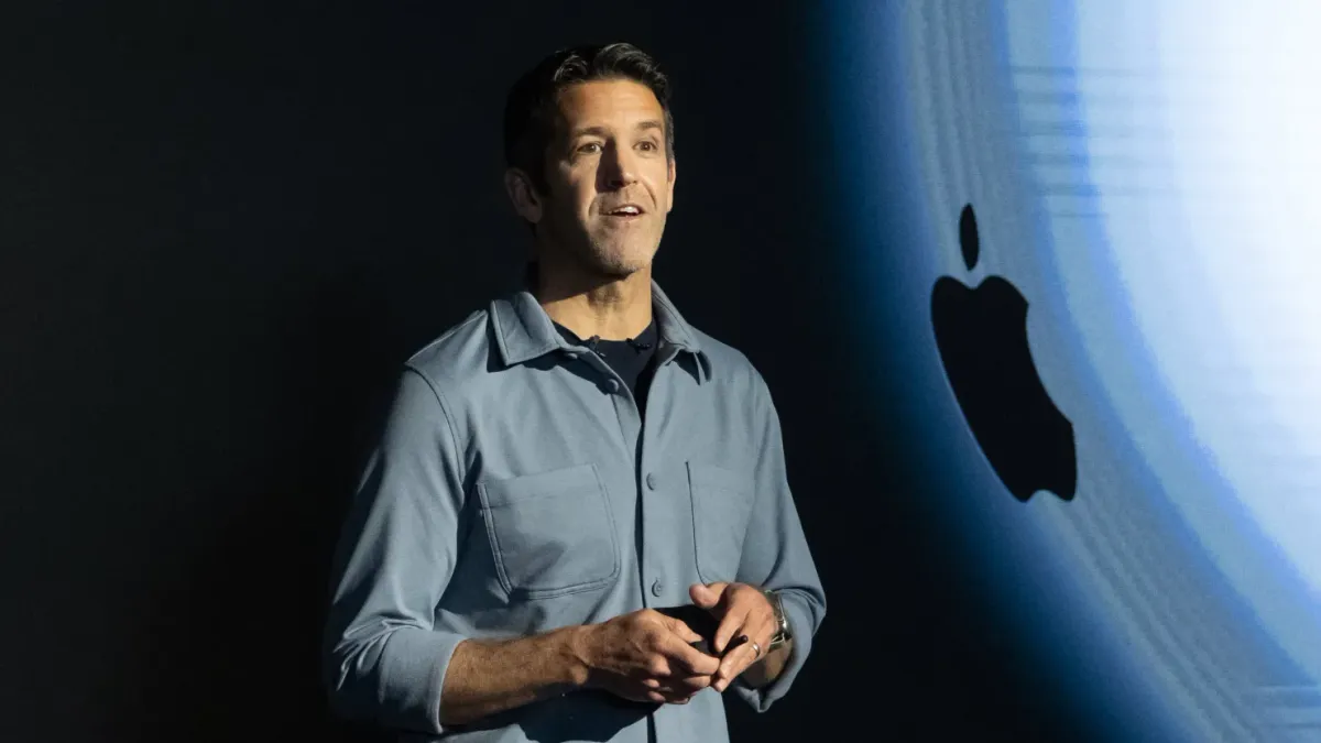 Người sắp thay thế Tim Cook ở Apple l&agrave; ai? - Ảnh 1.