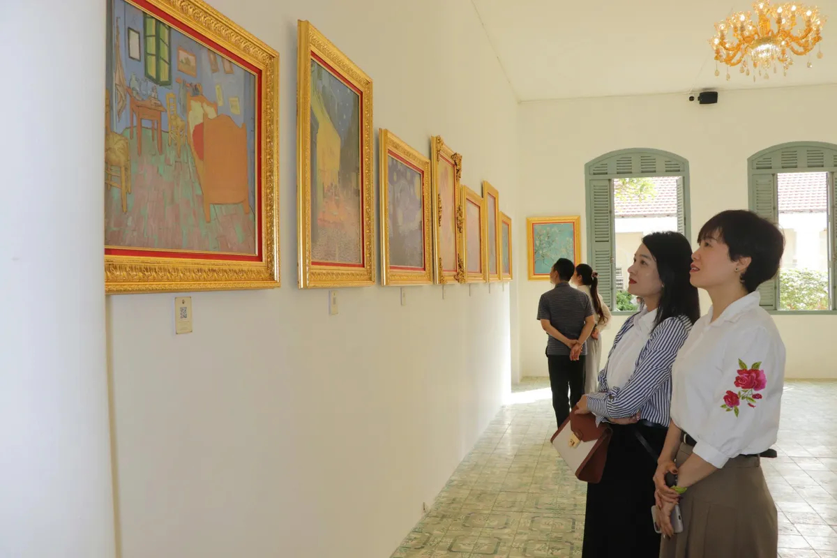 Nhiều kiệt t&aacute;c hội họa thế giới hội tụ tại triển l&atilde;m &ldquo;Ng&ocirc;i nh&agrave; &aacute;nh s&aacute;ng&rdquo;- Ảnh 1.