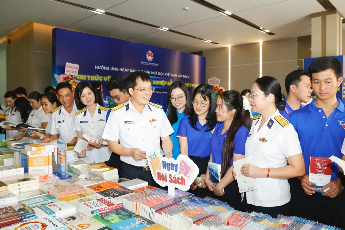 Khai mạc Ng&agrave;y s&aacute;ch v&agrave; văn h&oacute;a đọc tại Binh đo&agrave;n 20- Ảnh 1.