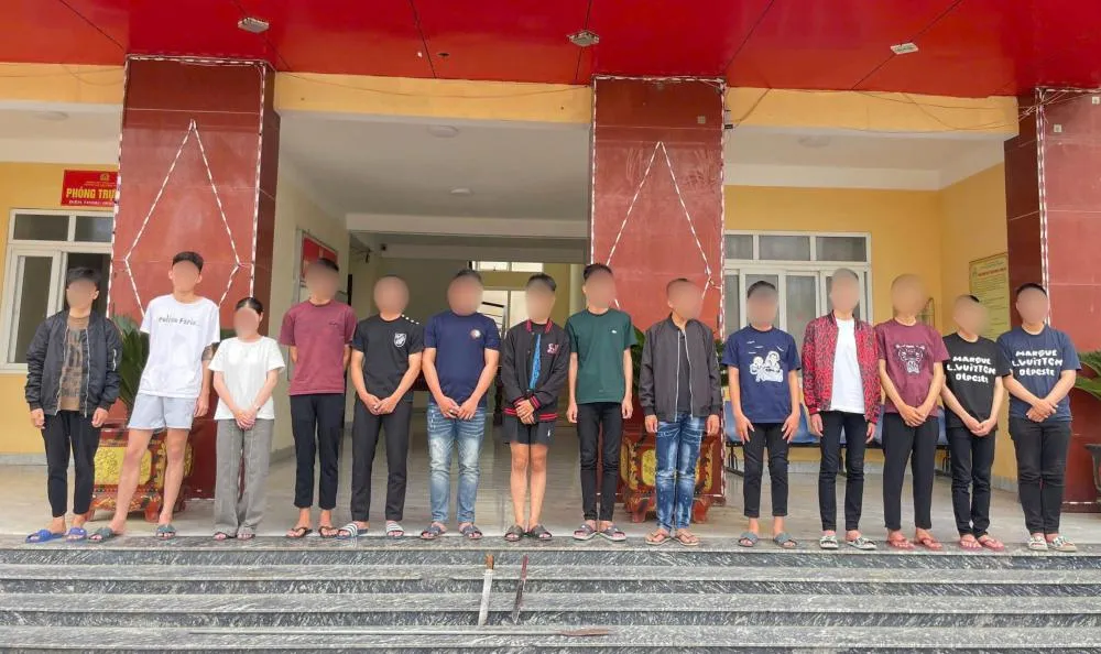 Ngăn chặn kịp thời nh&oacute;m thanh thiếu ni&ecirc;n chuẩn bị hung kh&iacute; để đua xe tr&aacute;i ph&eacute;p   - Ảnh 1.