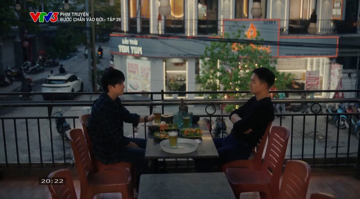Bước ch&acirc;n v&agrave;o đời - Tập 26: Thương đau x&oacute;t biết Trang g&agrave;i bẫy h&atilde;m hại Qu&acirc;n - Ảnh 4.