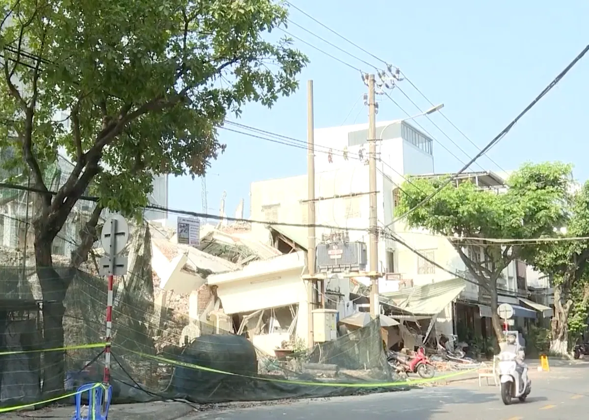 Đ&agrave; Nẵng: Thi c&ocirc;ng giải ph&oacute;ng mặt bằng l&agrave;m sập nh&agrave; d&acirc;n- Ảnh 1.