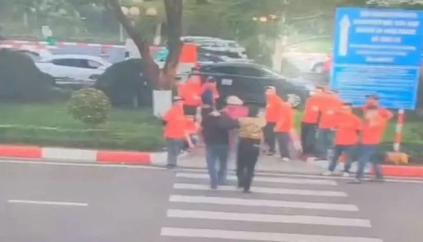 Nh&acirc;n vi&ecirc;n điều phối xe bị h&agrave;nh hung tại khu&ocirc;n vi&ecirc;n cảng h&agrave;ng kh&ocirc;ng Bu&ocirc;n Ma Thuột  - Ảnh 2.