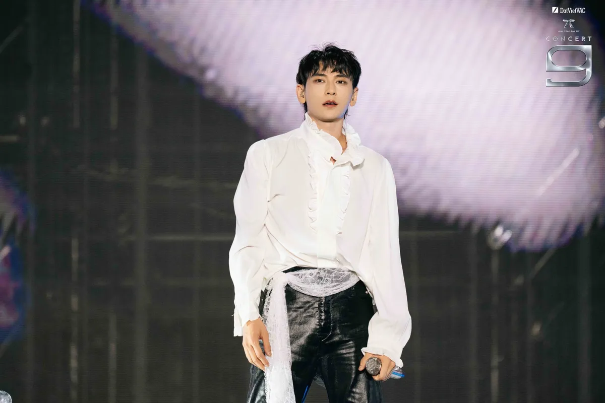 Issac h&eacute; lộ MV ca kh&uacute;c mới - Ảnh 2.