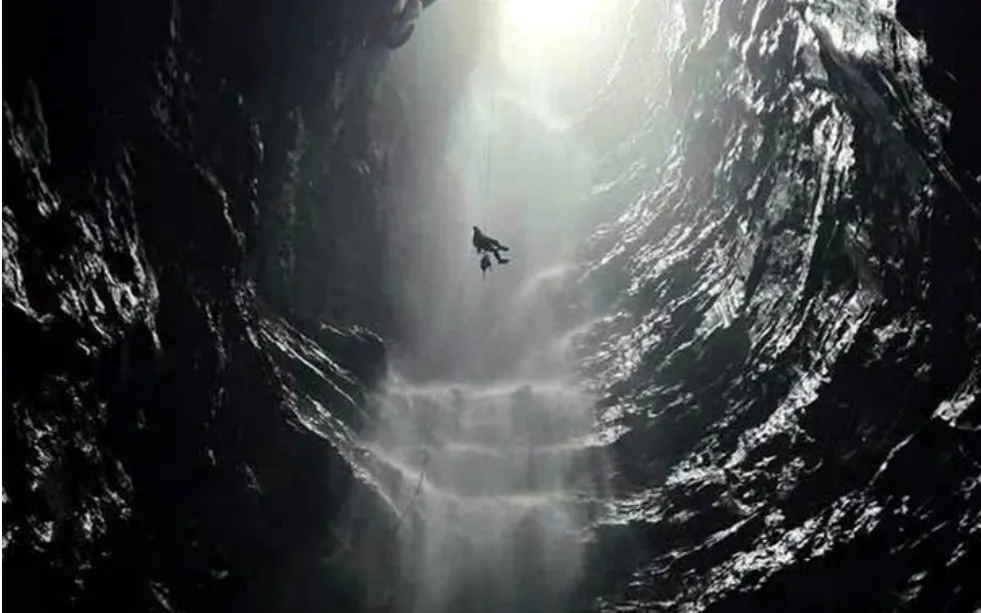 Cha Nghéo, dài 583 m, có hố sụt bên trong vừa được phát hiện tại Vườn Quốc gia Phong Nha - Kẻ Bàng