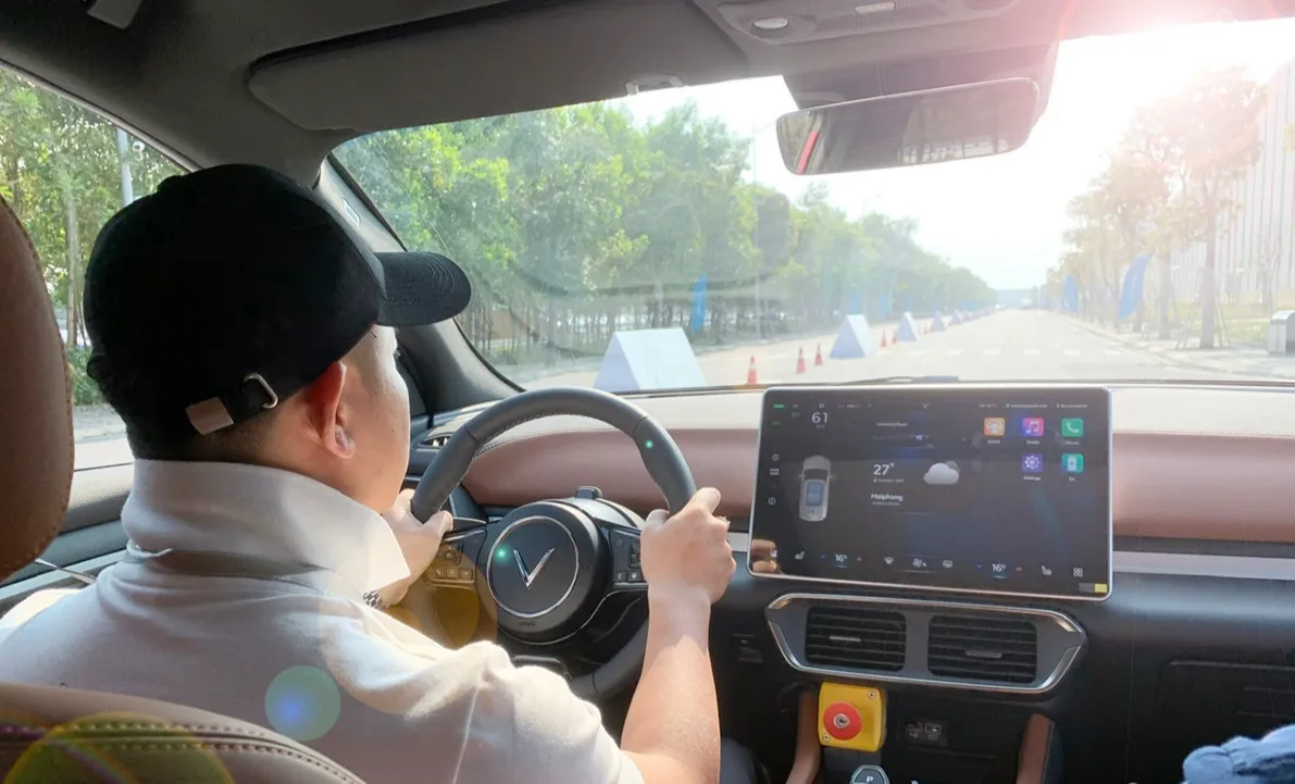 Chủ động l&aacute;i xe m&ugrave;a nắng n&oacute;ng: Những kinh nghiệm kh&ocirc;ng thể bỏ qua- Ảnh 1.