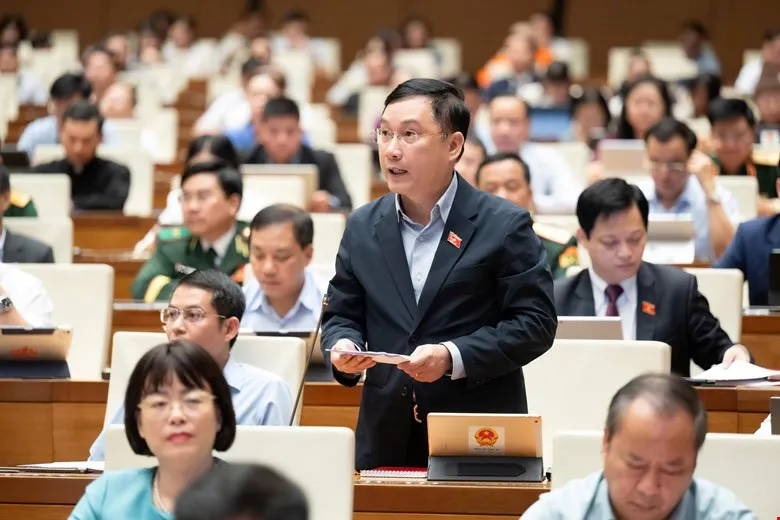 "Gi&aacute; nh&agrave; gấp đến 30 lần thu nhập, người trẻ l&agrave;m cật lực 30 năm kh&ocirc;ng mua nổi một căn nh&agrave;" - Ảnh 1.