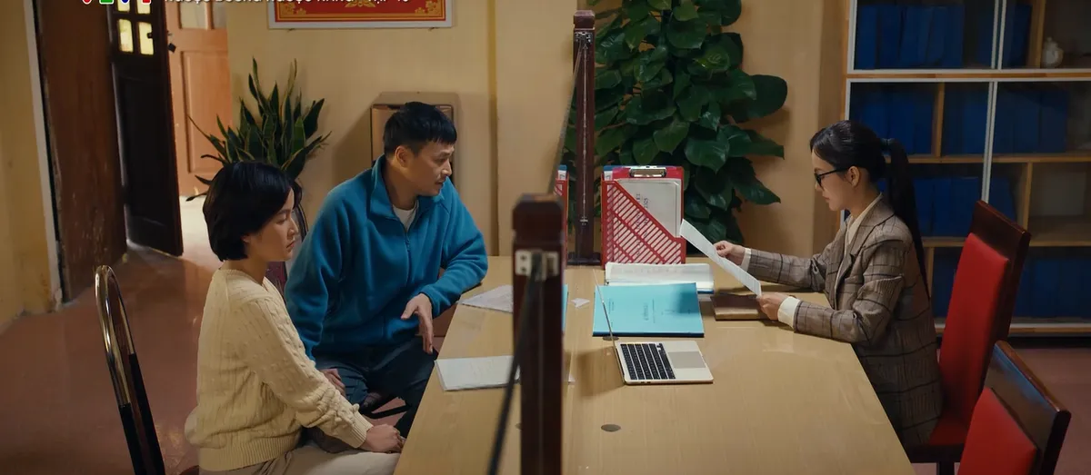 Ngược đường ngược nắng - Tập 15: &Acirc;n o&aacute;n giữa hai gia đ&igrave;nh Mai - Trung li&ecirc;n quan tới c&aacute;i chết của vợ &ocirc;ng Ph&uacute;c - Ảnh 11.