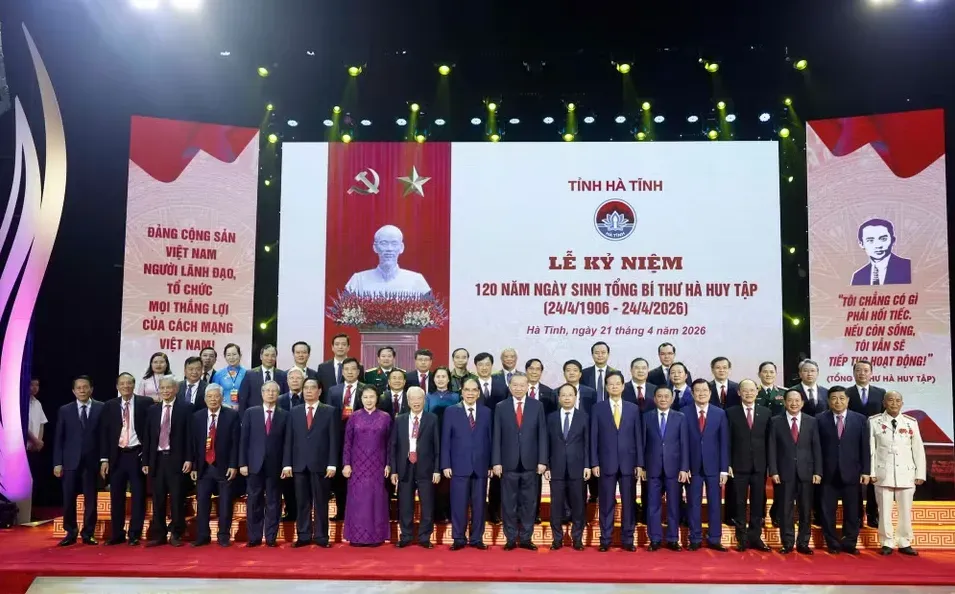 Kỷ niệm 120 năm Ng&agrave;y sinh Tổng B&iacute; thư H&agrave; Huy Tập tại H&agrave; Tĩnh- Ảnh 1.