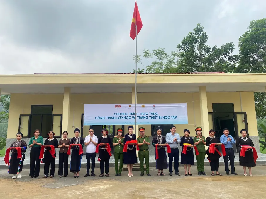 X&acirc;y lớp học, hỗ trợ thiết bị cho học sinh v&ugrave;ng cao Tuy&ecirc;n Quang- Ảnh 1.