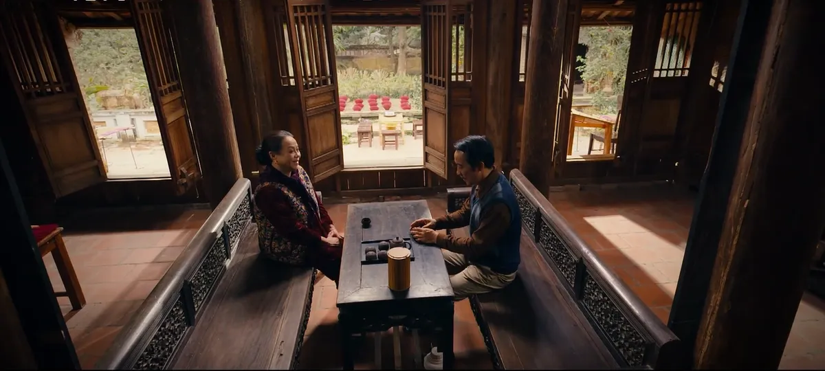 Ngược đường ngược nắng - Tập 15: &Acirc;n o&aacute;n giữa hai gia đ&igrave;nh Mai - Trung li&ecirc;n quan tới c&aacute;i chết của vợ &ocirc;ng Ph&uacute;c - Ảnh 8.