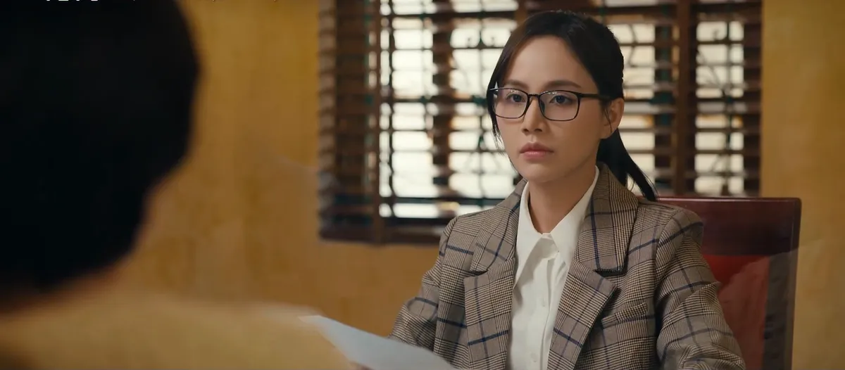 Ngược đường ngược nắng - Tập 15: &Acirc;n o&aacute;n giữa hai gia đ&igrave;nh Mai - Trung li&ecirc;n quan tới c&aacute;i chết của vợ &ocirc;ng Ph&uacute;c - Ảnh 12.