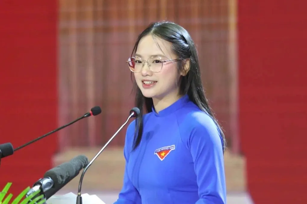 Nữ sinh lớp 11 'g&acirc;y sốt' với b&agrave;i ph&aacute;t biểu tự tin, truyền cảm - Ảnh 2.