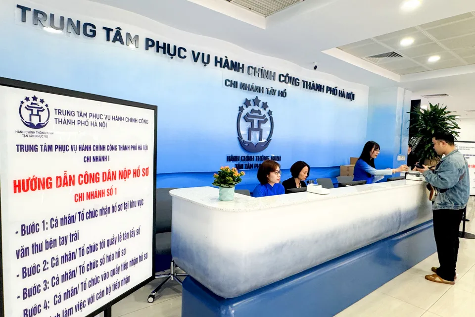 H&agrave; Nội tiếp nhận 12 thủ tục h&agrave;nh ch&iacute;nh, dịch vụ c&ocirc;ng theo h&igrave;nh thức trực tuyến - Ảnh 1.
