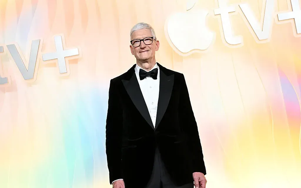 Tim Cook rời ghế CEO Apple sau 15 năm, để lại di sản tăng trưởng v&agrave; ổn định- Ảnh 1.