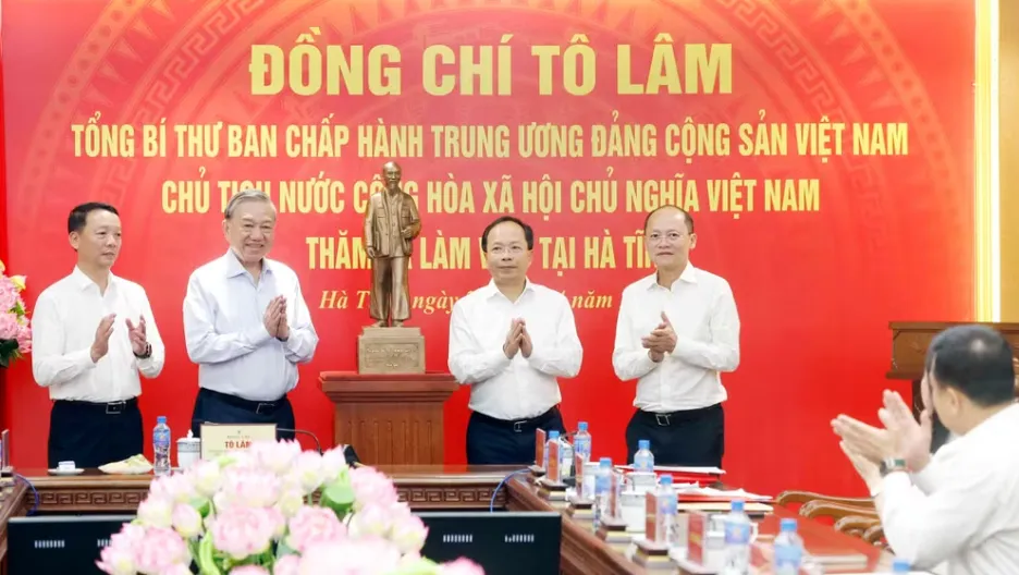 Tổng B&iacute; thư, Chủ tịch nước: H&agrave; Tĩnh khơi dậy kh&aacute;t vọng ph&aacute;t triển, quyết t&acirc;m đạt mục ti&ecirc;u tăng trưởng nhanh, bền vững - Ảnh 1.