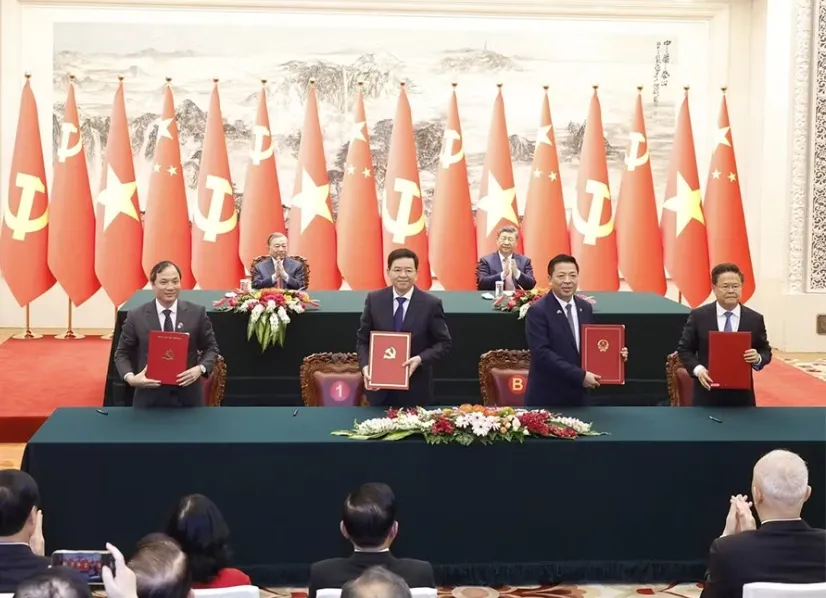 Đại sứ H&agrave; Vĩ: Trung Quốc lu&ocirc;n muốn đứng kề vai s&aacute;t c&aacute;nh c&ugrave;ng Việt Nam - Ảnh 5.