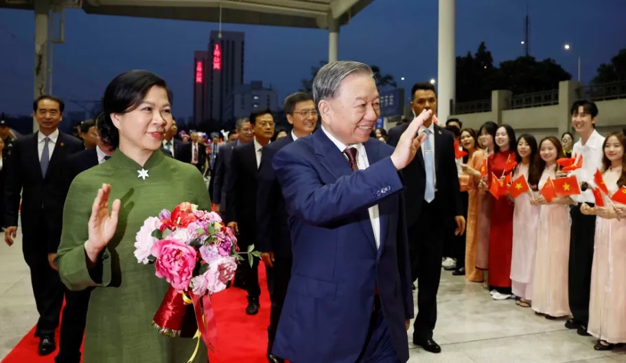 Đại sứ H&agrave; Vĩ: Trung Quốc lu&ocirc;n muốn đứng kề vai s&aacute;t c&aacute;nh c&ugrave;ng Việt Nam - Ảnh 4.