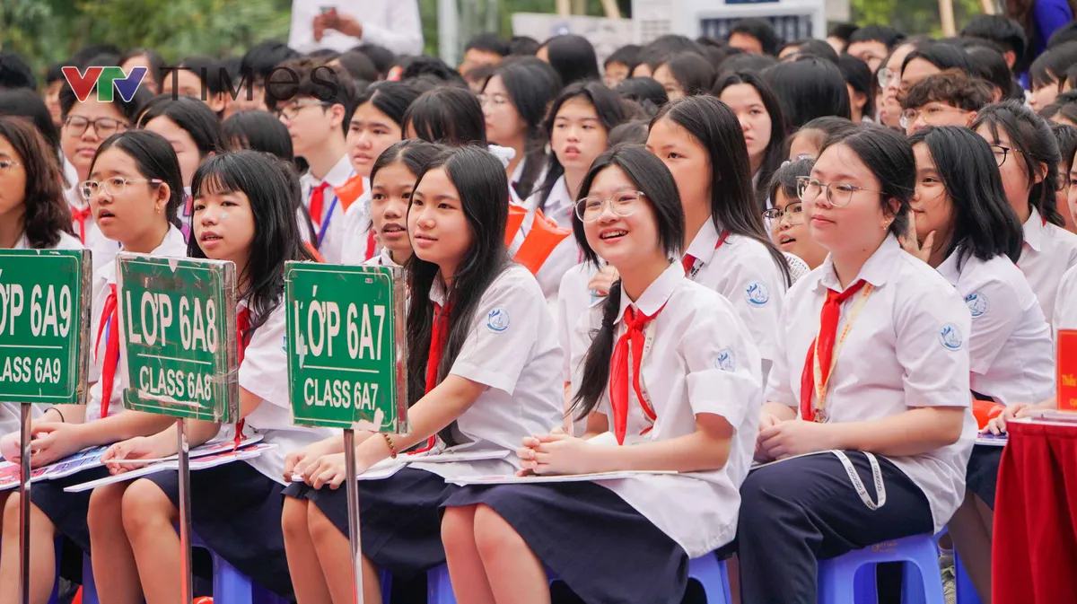 Gi&aacute;m đốc C&ocirc;ng an H&agrave; Nội: "Xử l&yacute; nghi&ecirc;m mọi h&agrave;nh vi vi phạm ph&aacute;p luật, x&acirc;m hại đến học sinh" - Ảnh 12.