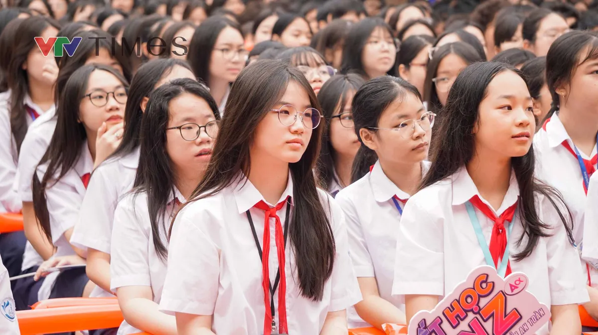 Gi&aacute;m đốc C&ocirc;ng an H&agrave; Nội: "Xử l&yacute; nghi&ecirc;m mọi h&agrave;nh vi vi phạm ph&aacute;p luật, x&acirc;m hại đến học sinh" - Ảnh 11.