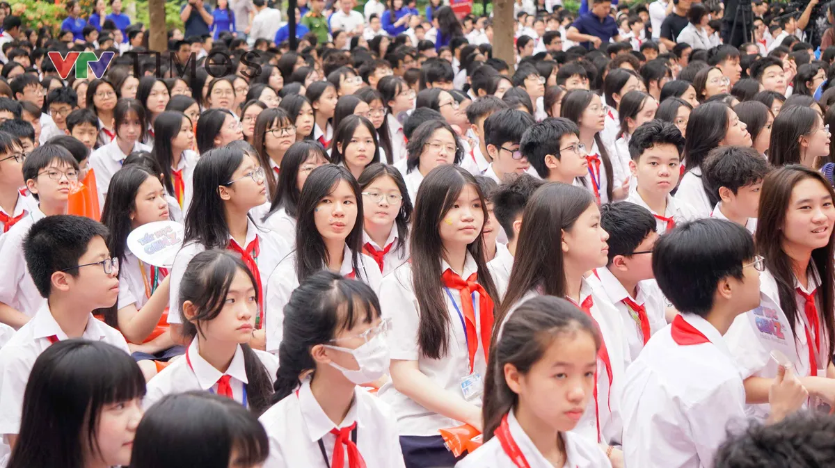 Gi&aacute;m đốc C&ocirc;ng an H&agrave; Nội: "Xử l&yacute; nghi&ecirc;m mọi h&agrave;nh vi vi phạm ph&aacute;p luật, x&acirc;m hại đến học sinh" - Ảnh 10.