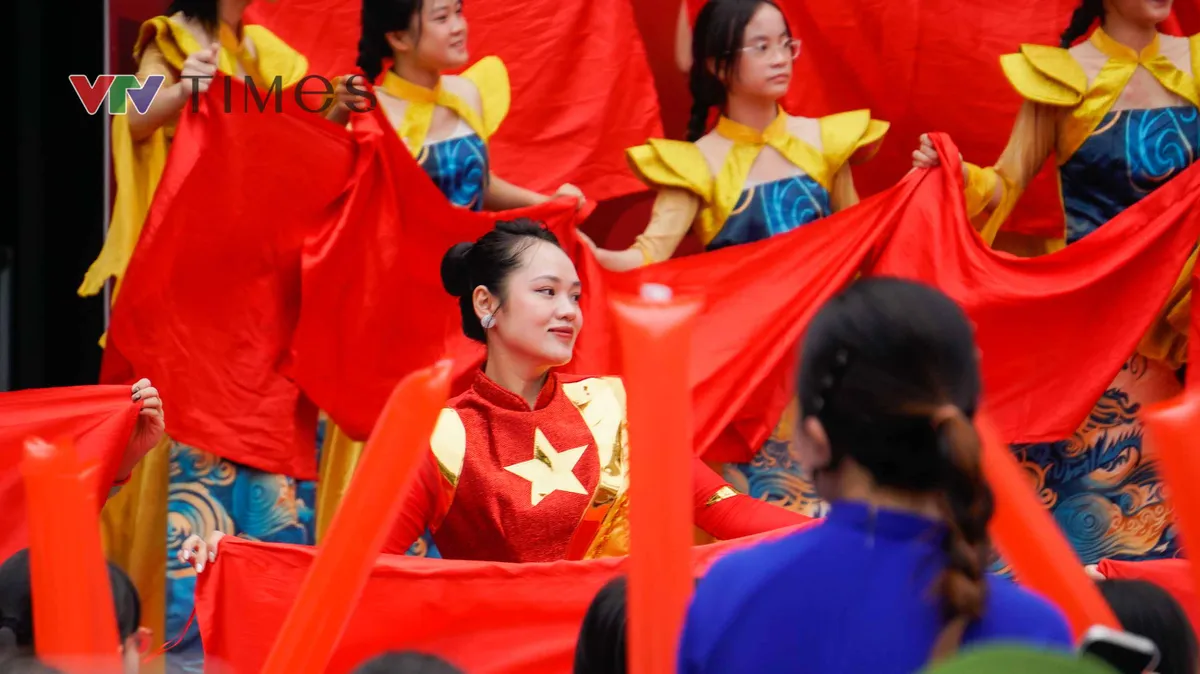 Gi&aacute;m đốc C&ocirc;ng an H&agrave; Nội: "Xử l&yacute; nghi&ecirc;m mọi h&agrave;nh vi vi phạm ph&aacute;p luật, x&acirc;m hại đến học sinh" - Ảnh 7.