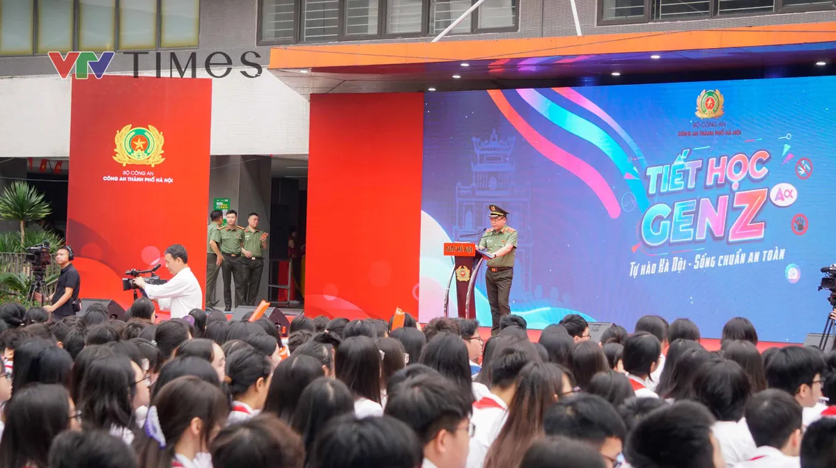 Gi&aacute;m đốc C&ocirc;ng an H&agrave; Nội: "Xử l&yacute; nghi&ecirc;m mọi h&agrave;nh vi vi phạm ph&aacute;p luật, x&acirc;m hại đến học sinh" - Ảnh 13.