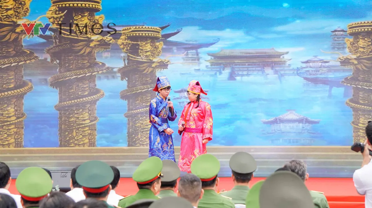 Gi&aacute;m đốc C&ocirc;ng an H&agrave; Nội: "Xử l&yacute; nghi&ecirc;m mọi h&agrave;nh vi vi phạm ph&aacute;p luật, x&acirc;m hại đến học sinh" - Ảnh 14.