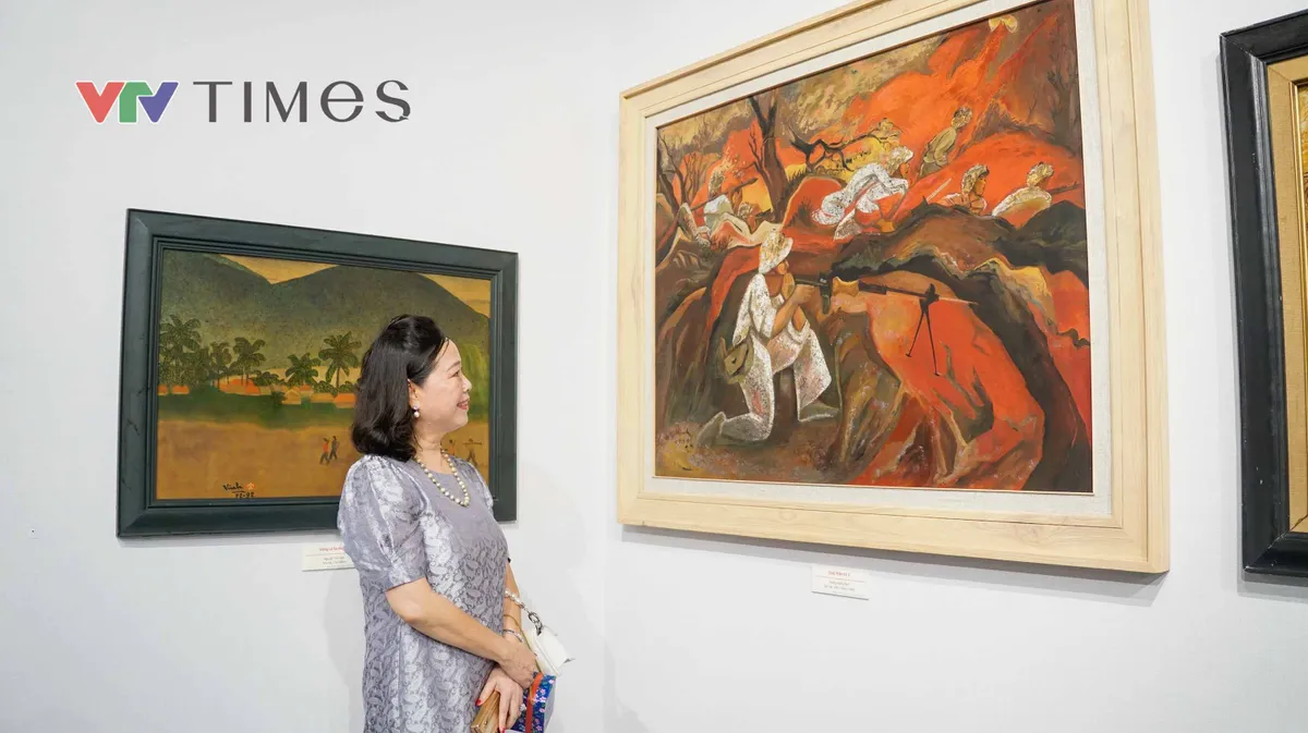 Người trẻ ấn tượng với triển l&atilde;m tranh sơn m&agrave;i &ldquo;Qu&ecirc; hương v&agrave; người chiến sĩ&rdquo; - Ảnh 10.