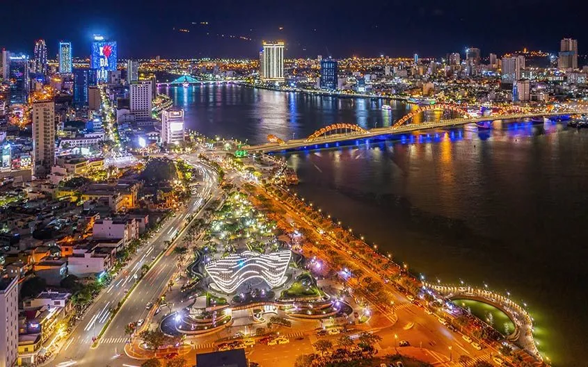 Thành phố Đà Nẵng rực rỡ về đêm. Ảnh: Hiệp Nguyễn