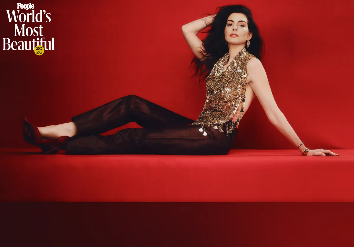 Anne Hathaway l&agrave; gương mặt trang b&igrave;a ấn phẩm về những phụ nữ đẹp nhất thế giới - Ảnh 2.