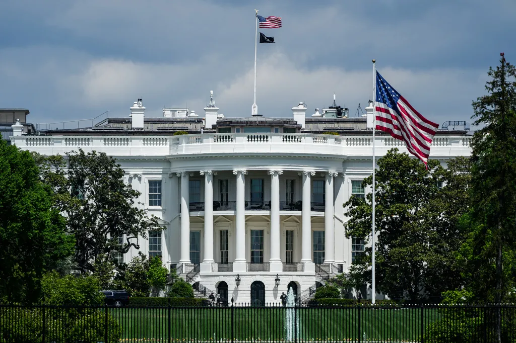 Tổng thống Trump kh&ocirc;ng muốn gia hạn ngừng bắn với Iran- Ảnh 1.