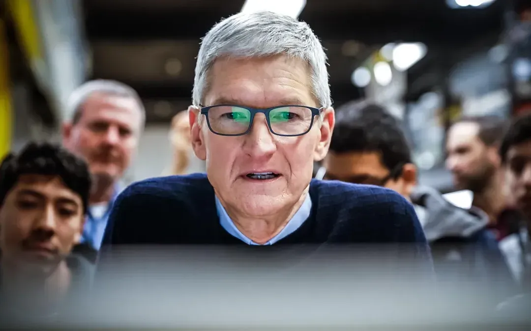Ông Tim Cook giới thiệu iPad 9,7 inch tại sự kiện ở Chicago năm 2018. (Ảnh: James Martin)