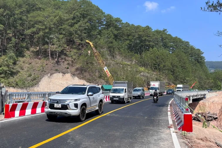 Th&ocirc;ng xe cầu cạn tr&ecirc;n đ&egrave;o Mimosa trước dịp lễ 30/4 - Ảnh 4.