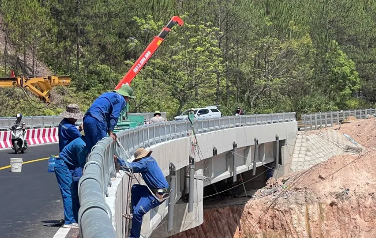 Th&ocirc;ng xe cầu cạn tr&ecirc;n đ&egrave;o Mimosa trước dịp lễ 30/4 - Ảnh 3.